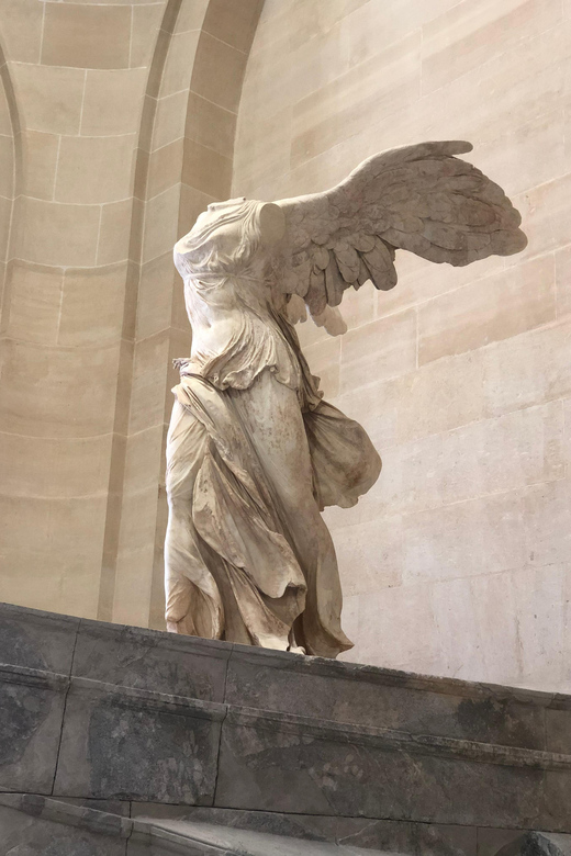 Paris Louvre : Private Treasure Hunt for Families or groups - Stop 1: the Louvre Museum orientation that prevents getting lost