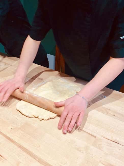 Paris: Millefeuille baking class with a chef - Decorating your millefeuille: small artistic touches, big payoff