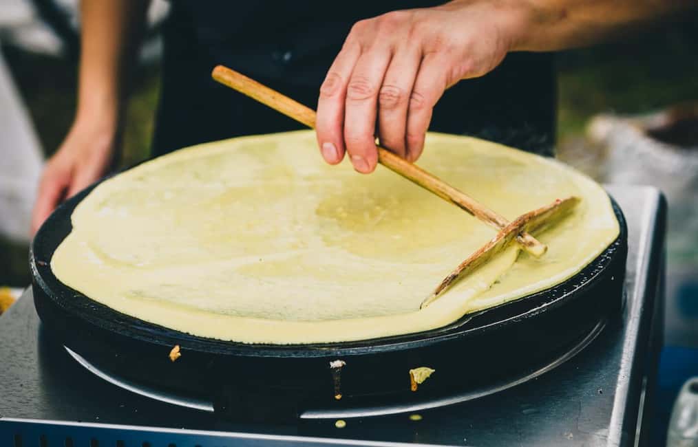 Paris: Montmartre Food Tour with Full Meal - Place du Tertre: When Montmartre’s Street Energy Meets Food