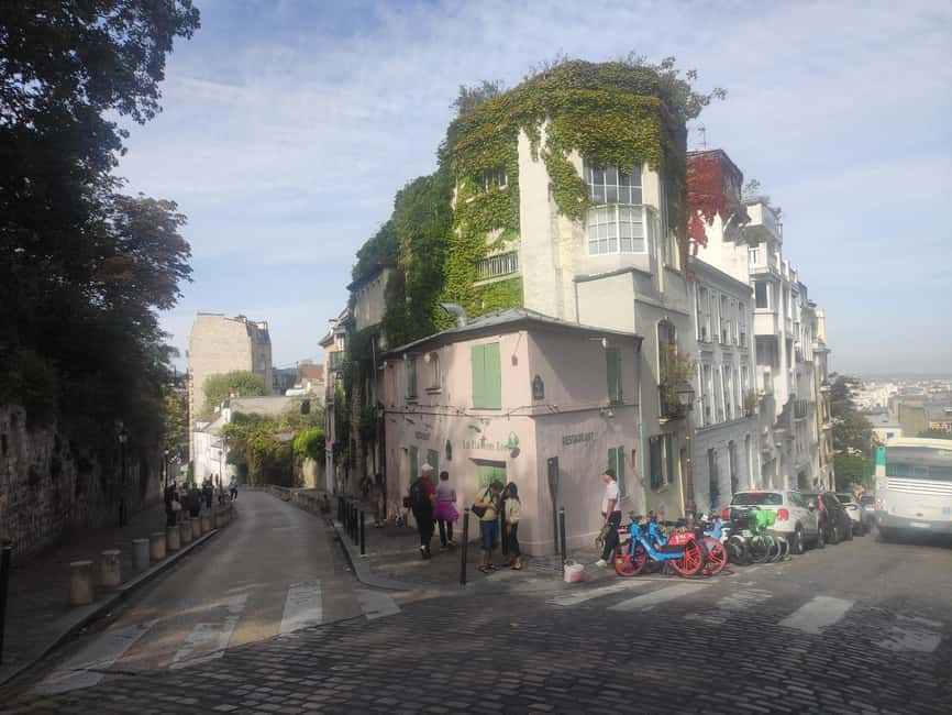 Paris : Montmartre highlights walking tour - Sacré-Cœur approach: views start before you reach the basilica