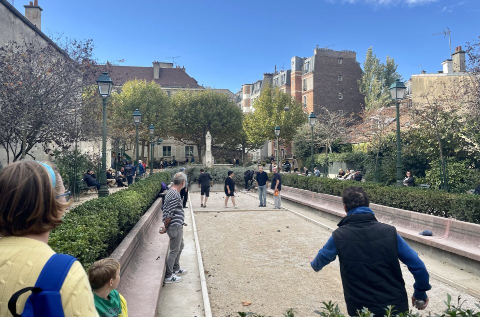 Paris Montmartre Highlights Walking Tour - Small Group - Small-Group Pace: How It Feels With a Max of 8