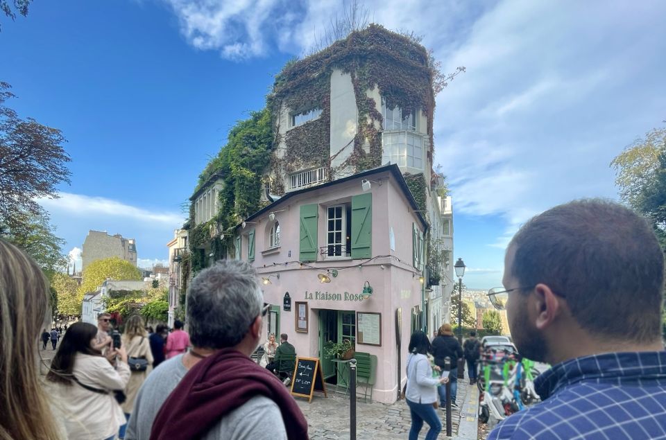 Paris Montmartre Highlights Walking Tour - Small Group - Wall of Love and Mur des Je t’aime: The Romantic Photo Moment That Means More
