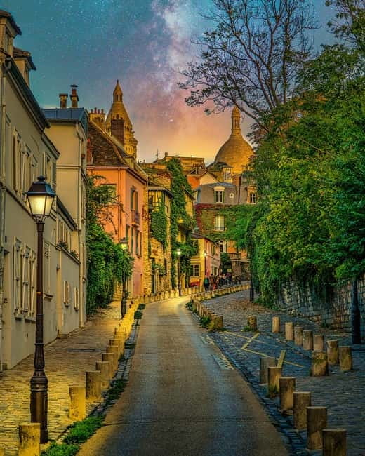 Paris: Montmartre Highlights Walking Tour with a Local Guide - Pacing and comfort: what to expect when you’re on the hill