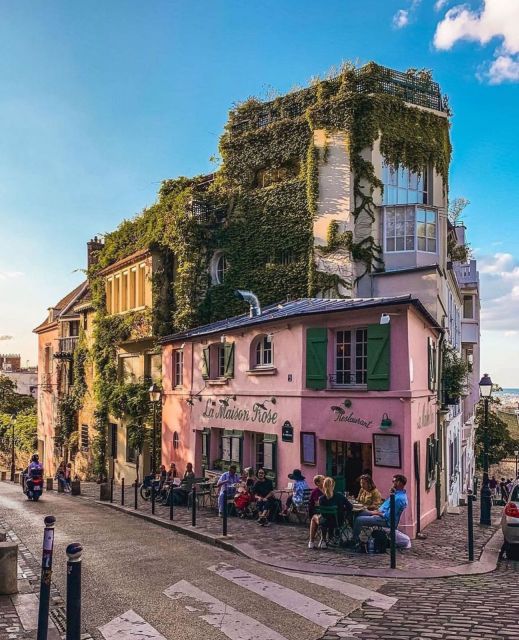 Paris: Montmartre Hill & Sacré-Cœur Guided Walking Tour - Key things you’ll notice on this Montmartre walking tour