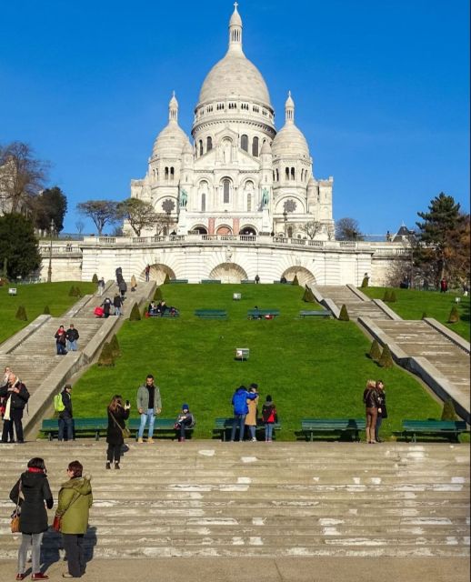 Paris: Montmartre Hill & Sacré-Cœur Guided Walking Tour - The uphill reality: stairs, the funicular option, and knee-friendly strategy