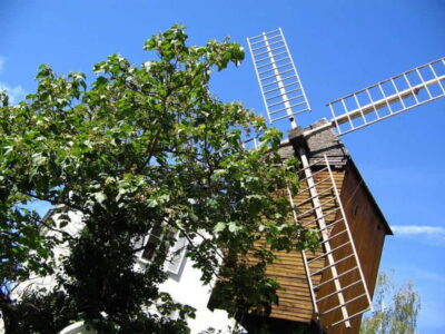 Paris: Montmartre Private Walking Tour - Rue Lepic up the hill: the climb that makes Sacré-Cœur feel real