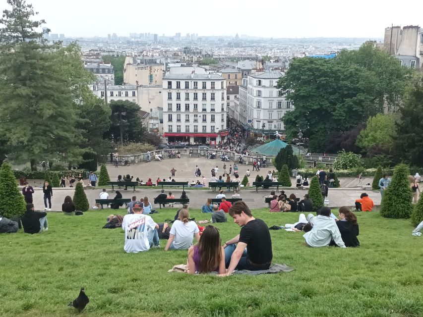 Paris: Montmartre Small Group Guided Walking Tour - Montmartre with room to breathe: small group value
