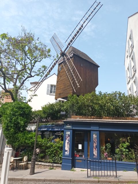 Paris: Montmartre Small Group Guided Walking Tour - Starting at Anvers: the hill that sets the tone