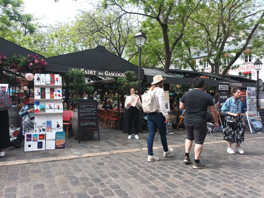 Paris: Montmartre Small Group Guided Walking Tour - Sacré-Cœur Basilica: what to look for beyond the postcard