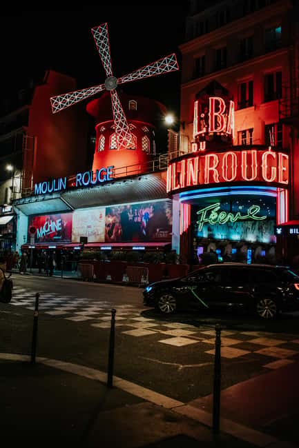 Paris: Montmartre Tour with Local Guide - Getting Oriented at Metro Blanche: A simple start point