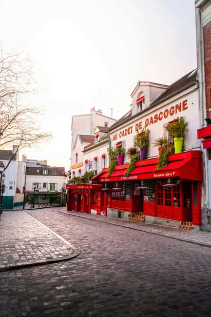 Paris: Montmartre Walking Tour with Sacré-Cœur Basilica - Moulin Rouge to the Wall of Love: your first photo beats