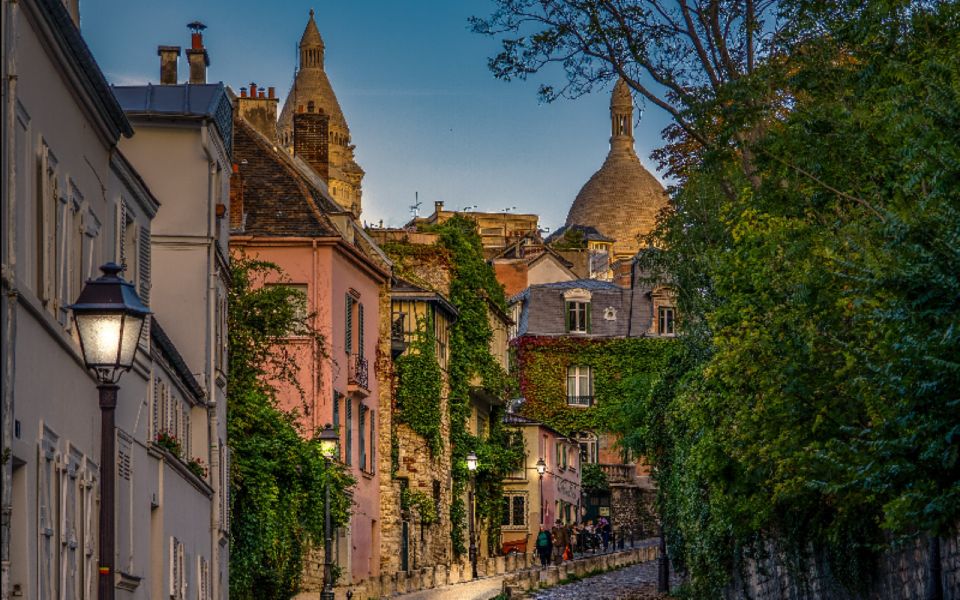Paris: Montmartre Walking Tour with Sacré-Cœur Entry Option - Maison Rose: the pink-house pause you’ll probably remember