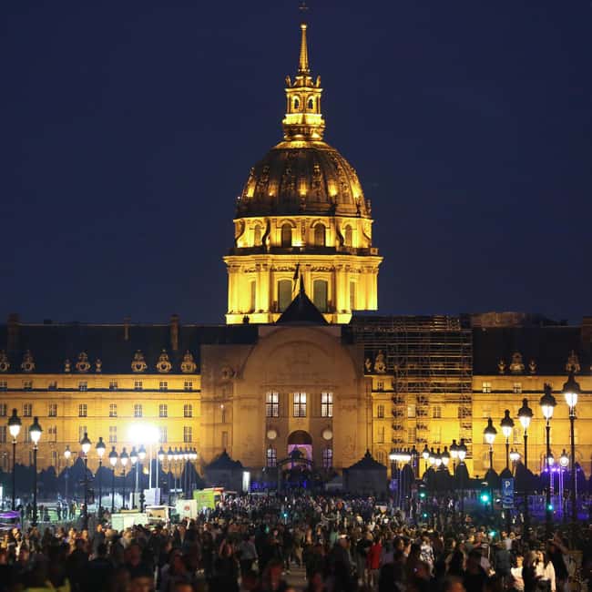 Paris: Night City Tour in a van for up to 7 people - Key points before you go