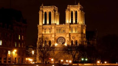 Paris: Night City Tour in a van for up to 7 people - Pickup and the rhythm of a 1-day night tour