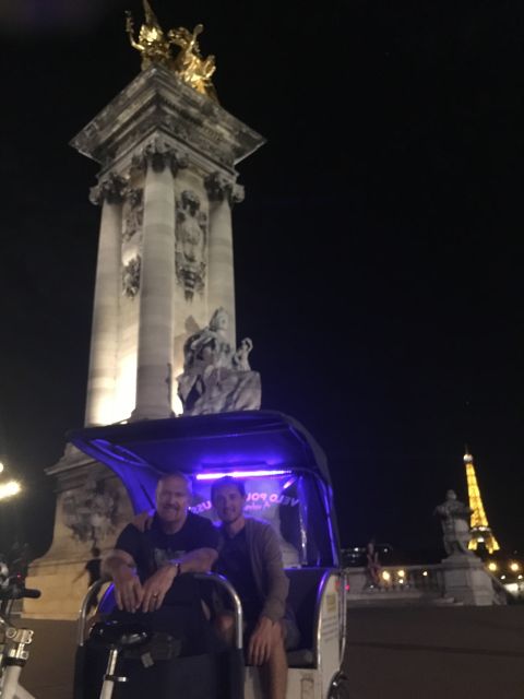Paris: Nighttime Tuk-Tuk Tour - Meeting point and practical start: finding the green Carven store