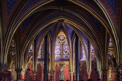 Paris: Notre Dame and Île de la Cité Walking Tour - Meeting at the Charlemagne statue: quick start, clear vibe
