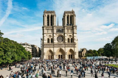 Paris: Notre-Dame Cathedral Exterior Guided Tour - The outside circuit: façade, spires, gargoyles, and rosettes you’ll actually recognize