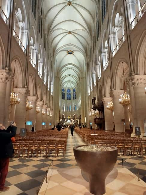Paris: Notre Dame Cathedral Guided Tour of the Neighborhood - Île de la Cité: Why the Location Changes Everything