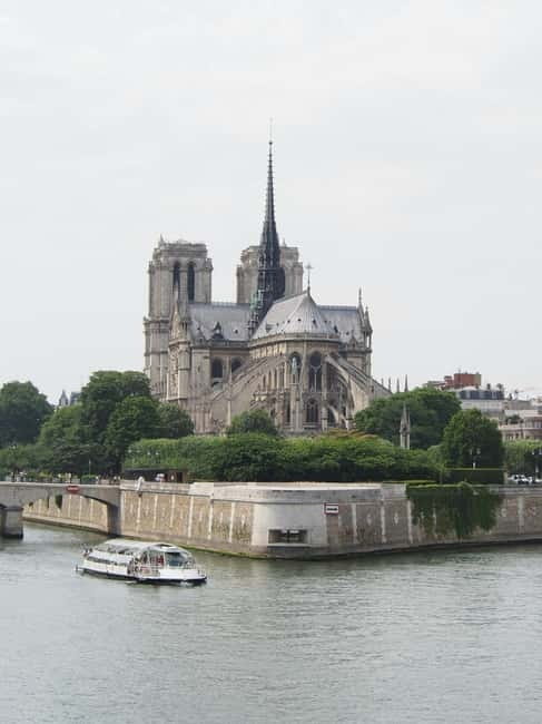 Paris: Notre Dame Exterior Guided Tour - Small Group - The value: why a $10 Notre Dame exterior tour makes sense