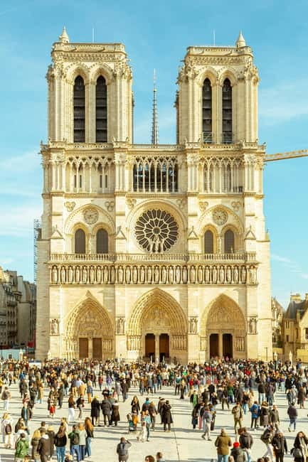 Paris: Notre Dame Exterior Guided Tour - Small Group - Stop 1 at Place Louis Lépine: getting oriented on Île de la Cité