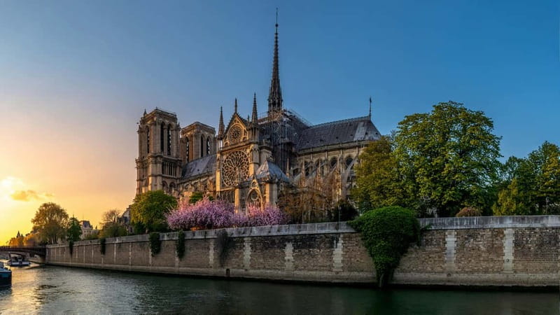 Paris: Notre Dame Exterior Guided Tour - Small Group - Meeting point reality check: Metro Cité and the EXPLORE PARIS TOURS sign