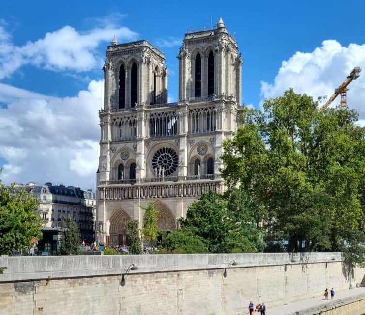 Paris: Notre Dame Exterior, Latin Quarter Tour and Pantheon - Le Procope and the café history stop that fits the route