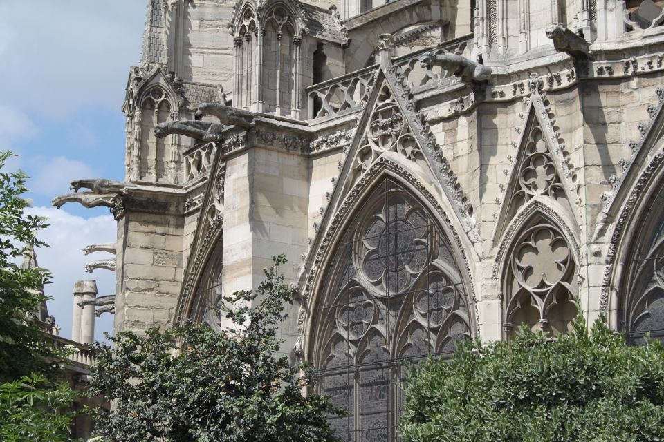 Paris: Notre Dame Exterior Private Tour - Reading Statues, Reliefs, and Window Imagery Like a Local
