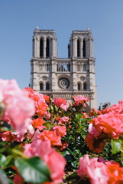 Paris: Notre Dame Exterior Walking Tour with Sainte Chapelle - Getting Your Bearings on Île de la Cité (Before You Even Hit the First Monument)