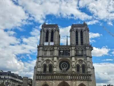 Paris: Notre Dame Outdoor Tour with Sainte-Chapelle / Crypt. - Notre Dame outdoor walk: what you notice when someone points