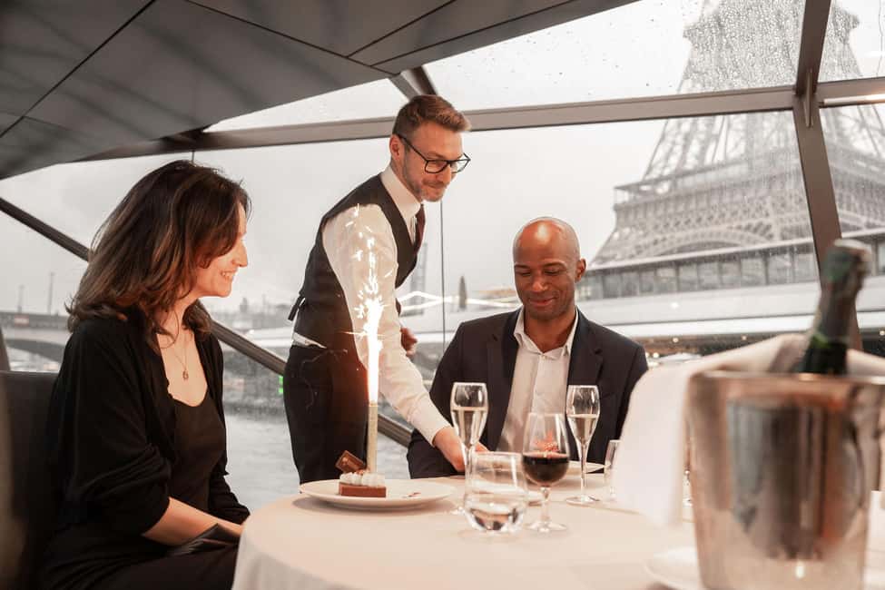 Paris : NYE Special Diner Cruise on the Seine River - 6 Key Things That Make This NYE Seine Cruise Special