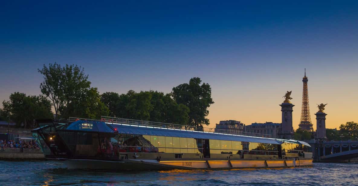 Paris : NYE Special Diner Cruise on the Seine River - The Route: Ile de la Cité, Bridges, Quays, and That Eiffel Tower Moment