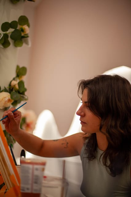 Paris : Painting experience in an art cafe - Paris Painting in an Art Cafe Near the Eiffel Tower