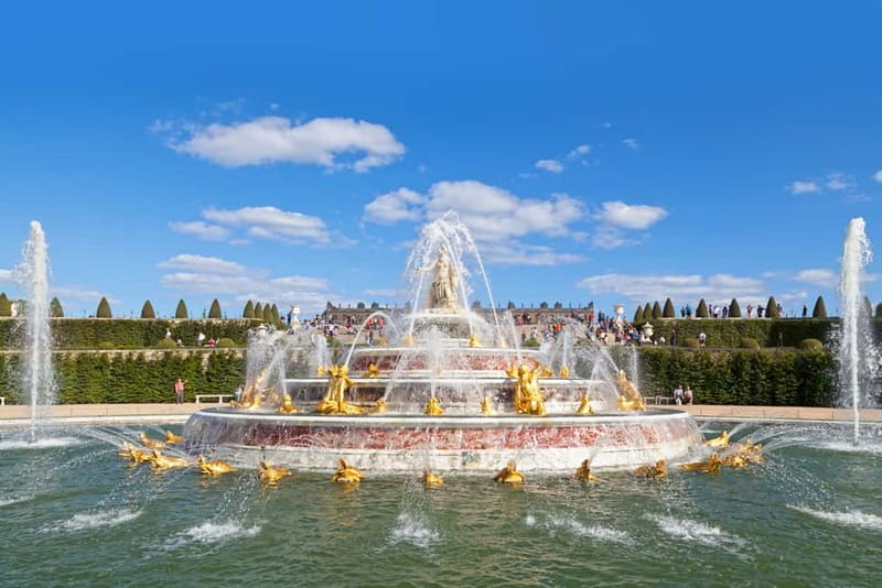 Paris: Palace of Versailles Guided Tour with Bus Transfers - Should you book this Versailles palace-and-gardens tour?