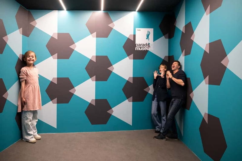 Paris: Paradox Museum Entrance Tickets - The main event: 90 optical illusions and the photo-moment rhythm