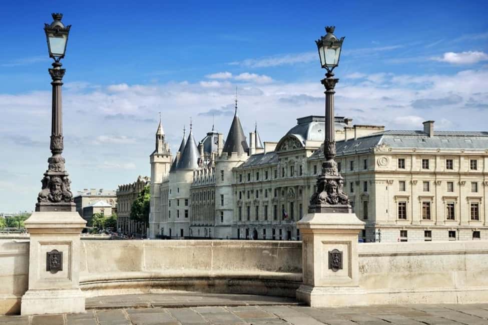 Paris Passlib' City: Official Pass with 5 Top Attractions - Louvre Museum: one of the best “coupons” in Paris