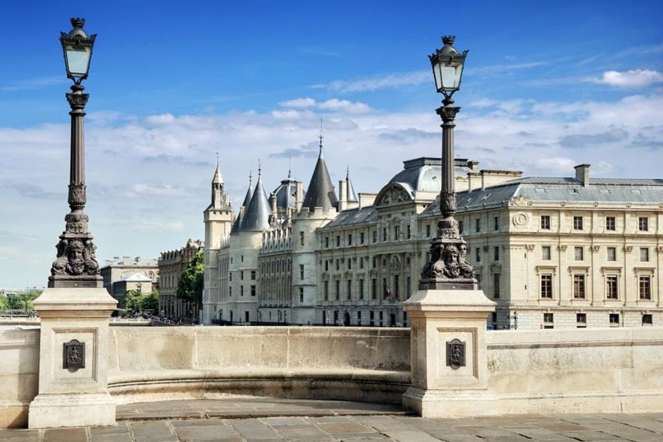 Paris Passlib' City: Official Pass with 5 Top Attractions - River cruise and Hop-on hop-off bus: flexible sightseeing with less stress