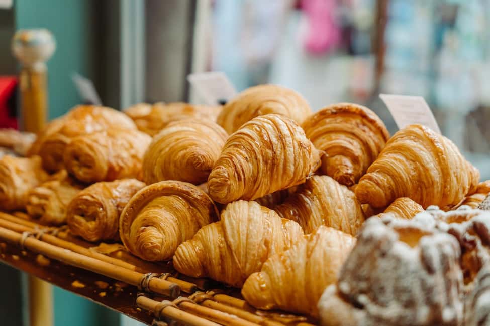 Paris: Pastry & Chocolate Walking Tour with Tastings - Le Petit Parisien: two homemade chocolates to start your sweet education