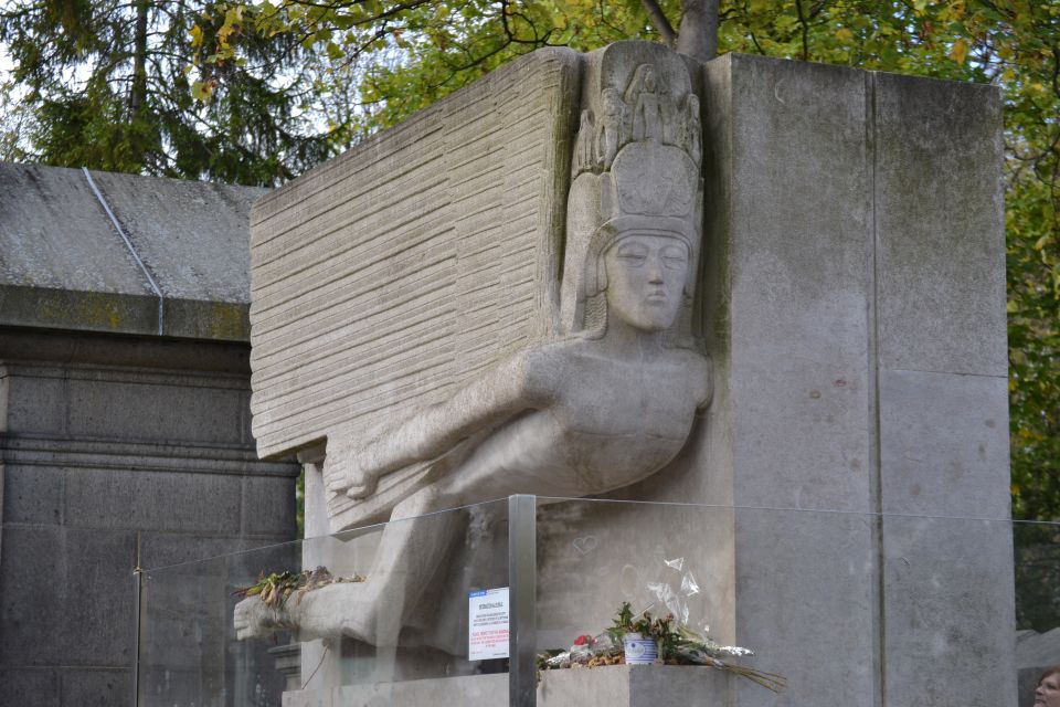 Paris: Père Lachaise Cemetery Private Tour - Entering Mont Louis: why Père Lachaise feels different
