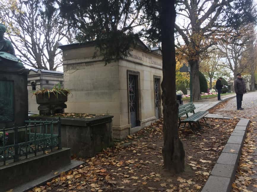 Paris: Père Lachaise Cemetery Visit with Seine River Cruise - Père Lachaise Cemetery: A One-Day Paris Mood Shift