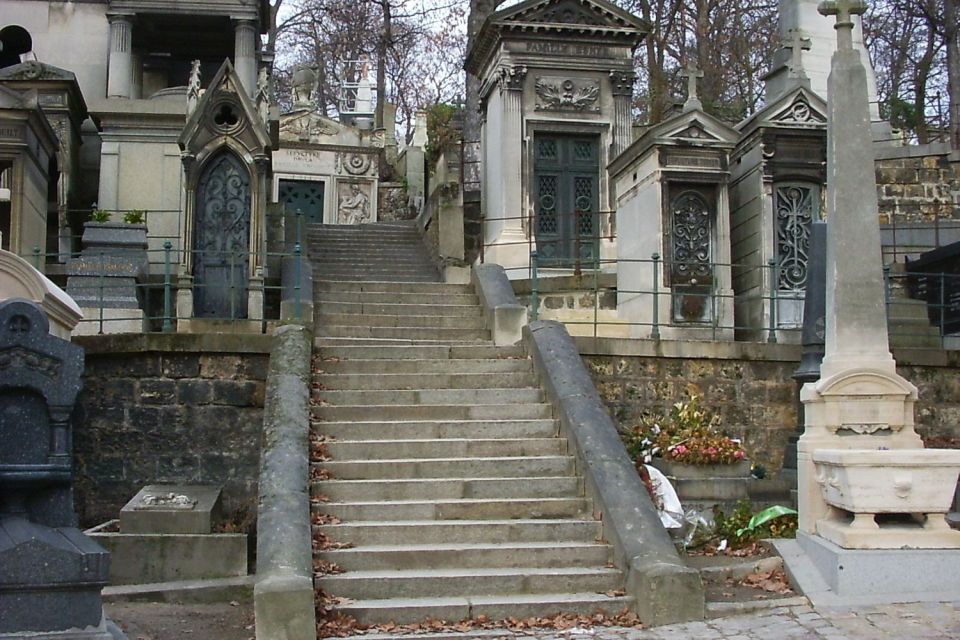 Paris: Père Lachaise Cemetery Walking Tour - The famous stops: how the Piaf, Wilde, and Molière stories land