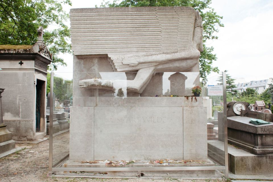 Paris: Père Lachaise Cemetery Walking Tour - Jim Morrison and the Communist uprising: where the cemetery gets dramatic