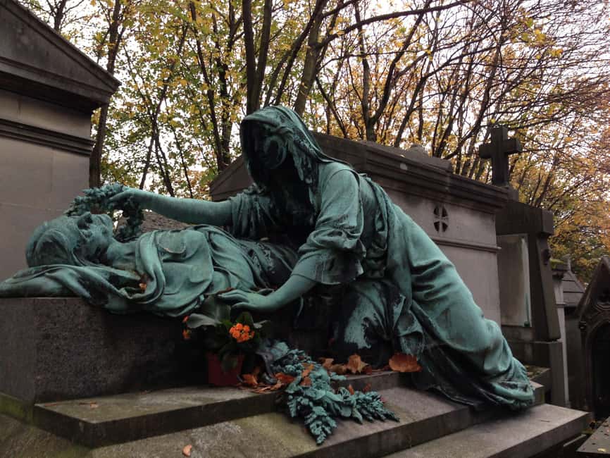 Paris: Père Lachaise Cemetery Walking Tour - What walking is like and how to avoid rough edges