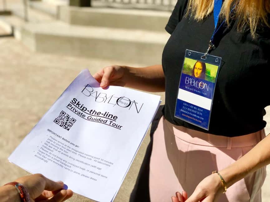 Paris: Père Lachaise Cemetery Walking Tour - Getting there and finding your guide at the cemetery entrance