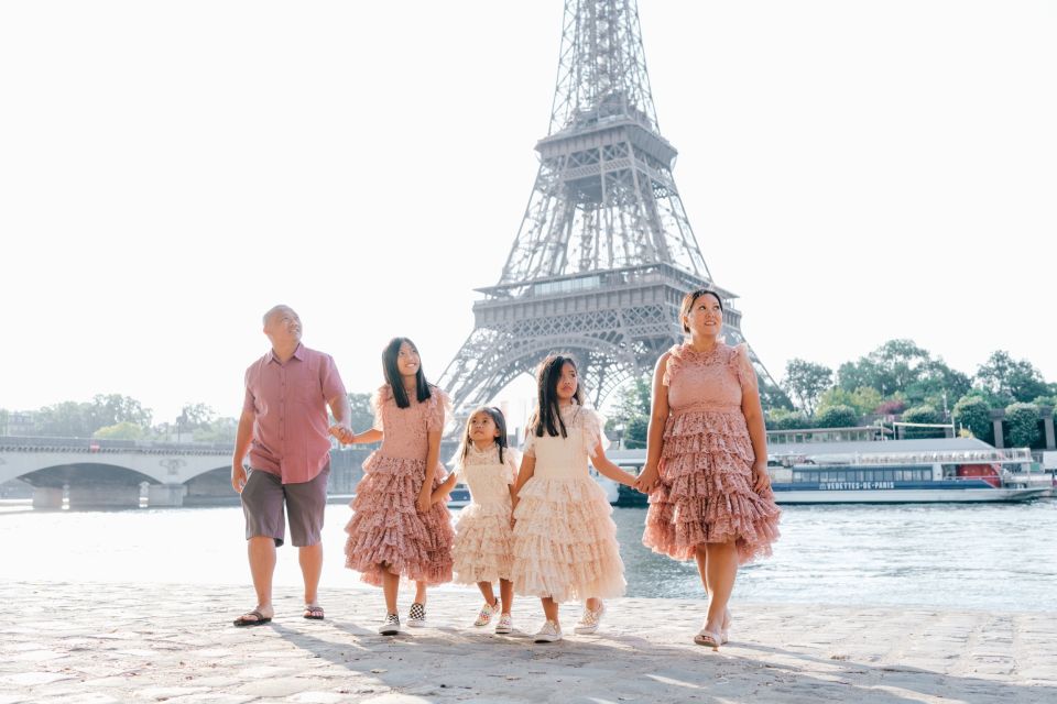 Paris: Photo Shoot with a Private Travel Photographer - What the Photographer Actually Does During the Shoot