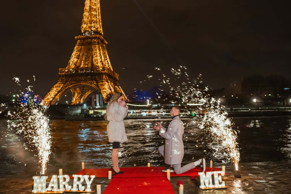 Paris photographer 1h near the Eiffel Tower or in Paris - What Makes It Worth the Price (and When It Might Not)