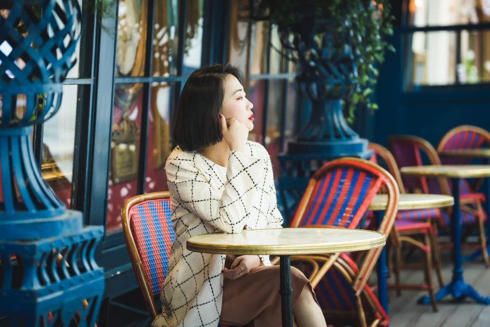 Paris: Premium Film Director Photoshoot & Natural Direction - The secret stop: classic Paris scenes without the crush