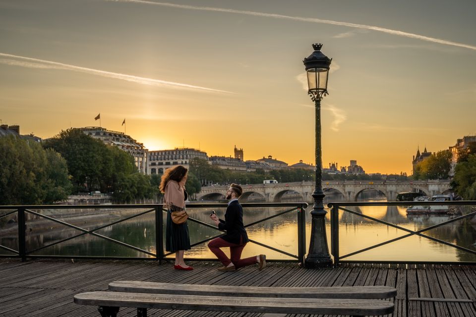 Paris: Premium Film Director Photoshoot & Natural Direction - Choosing locations: Eiffel Tower, Notre Dame, or a route made for you