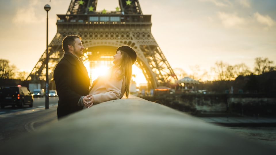 Paris: Premium Film Director Photoshoot & Natural Direction - What to wear (and what to avoid) so the photos look expensive