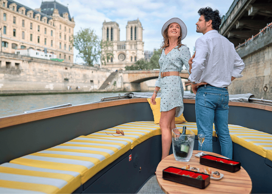 Paris : Prestige cruises on the Seine - Riviera FUGA boarding: what the start actually feels like