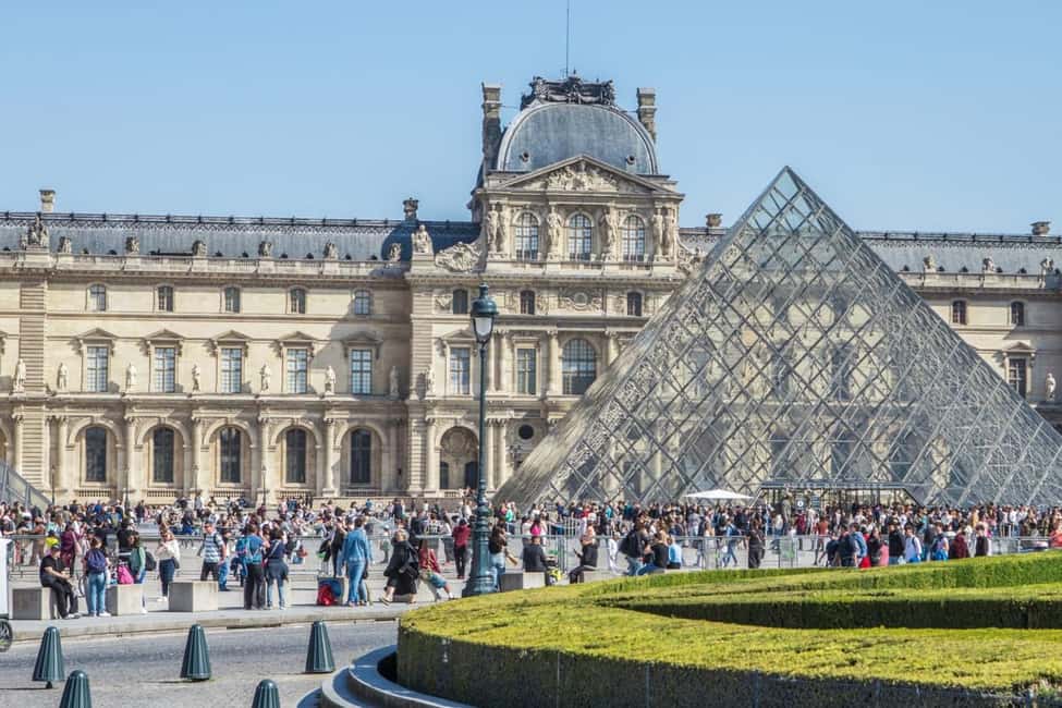 Paris: Priority Access Louvre with Host -Direct to Mona Lisa - Using the Included Audio Guide to Explore at Your Own Pace